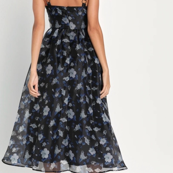 Lulu's Blue and White Ruched Tie Front Sundress - Picture 4 of 15